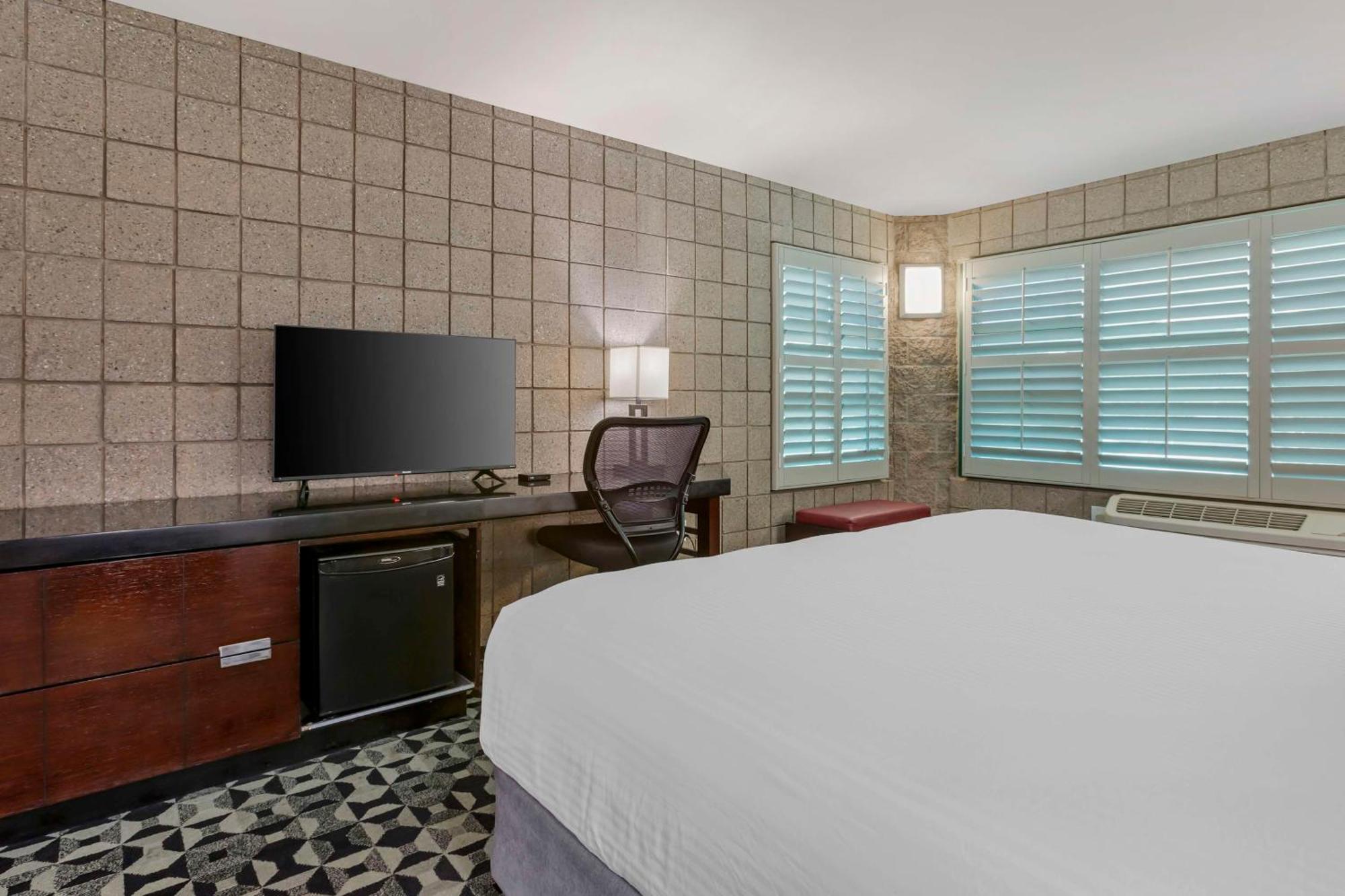 Western Sundial Hotel Scottsdale
